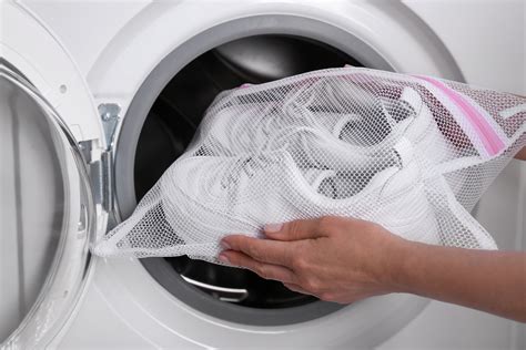 Schoenen wassen in de wasmachine: w.